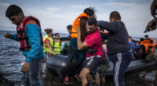 Refugee boat223